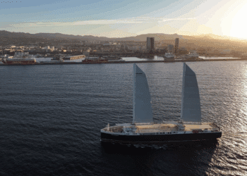 Neoliner Origin de Neoline au large du port de Marseille lundi 6 octobre 2025 (Crédit CMA CGM)