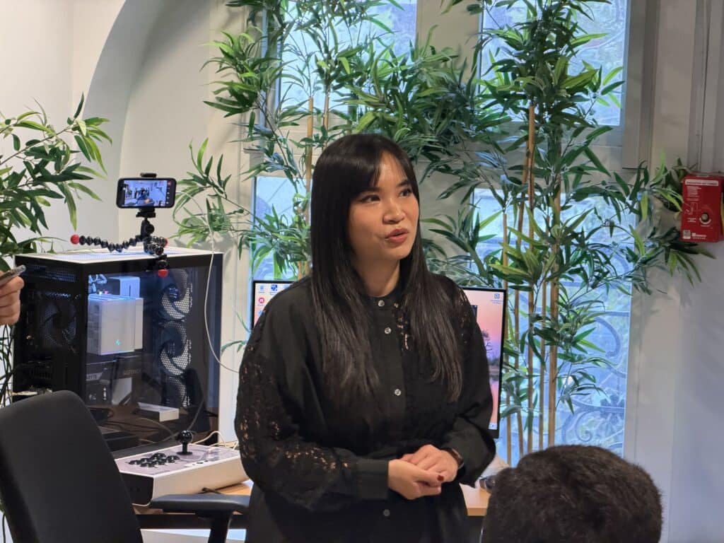 Kayane teste la nouvellle fibre Orange à travers un jeu vidéo