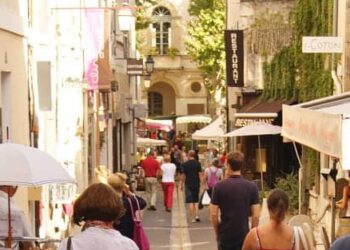 Alpilles : le haut de gamme immobilier séduit les Franciliens et les étrangers