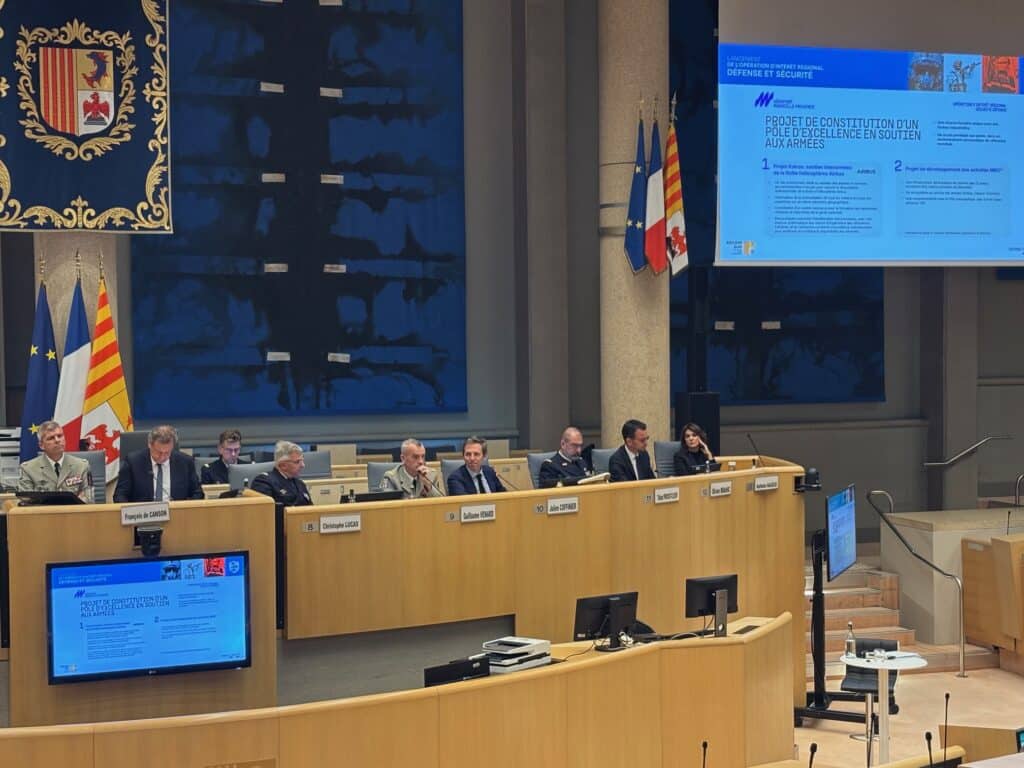 Julien Escoffier à La Tribune du Conseil régional lors du lancement de l'OIR Défense et sécurité à la Région Sud le 16 décembre 2025 (Crédit Gomet')