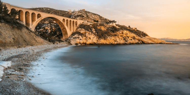 Les Calanques de la Côte Bleue au printemps : l’autre visage du littoral marseillais