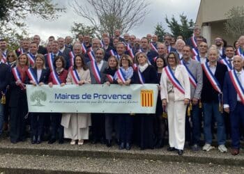Maires de Provence prise lors de leur rassemblement du 15 novembre dernier à Vernègues.