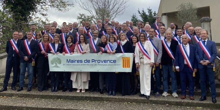 Maires de Provence prise lors de leur rassemblement du 15 novembre dernier à Vernègues.