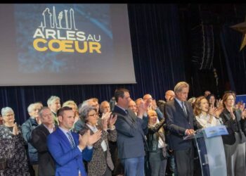 Municipales 2026 à Arles : Patrick de Carolis vire en tête avant un 2e tour très ouvert