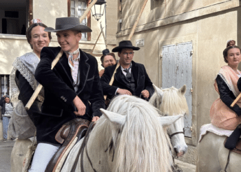Défilé des gardians le 1er mai à Arles