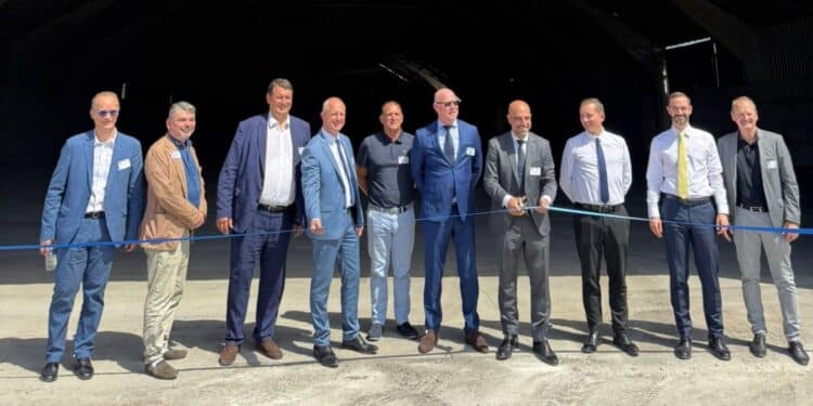 Inauguration du nouveau terminal minéralier HES à Fos, en présence du maire de Gardanne, Hervé Granier, du maire de Fos-sur-Mer, Philippe Maurizot, du sous-préfet d'Aix-en-Provence, du sous-préfet d'Istres, du président du GPMM et du directeur général d'Alteo (entre autres) - Crédits photo : DR
