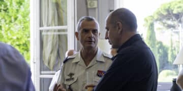 Le général Guillaume Venard, numéro 2 des Armées dans la zone de défense sud et Romain Laffont le 3 juillet lors du petit déjeuner organisé par Gomet' au Château St Victor (Crédit JYD/Gomet')