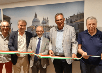 Inauguration des nouveaux bureaux de la CCIFM à l'occasion de ses 160 ans. Domenico Basciano, premier vice-président, Jean-Luc Chauvin, président de la CCI AMP, Fabio Monaco, consul général d’Italie à Marseille, et Maxime Tommasini, président de la CCIFM.