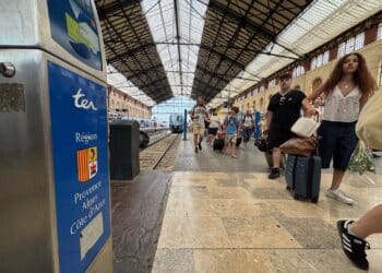 Gare St Charles train TER Zou