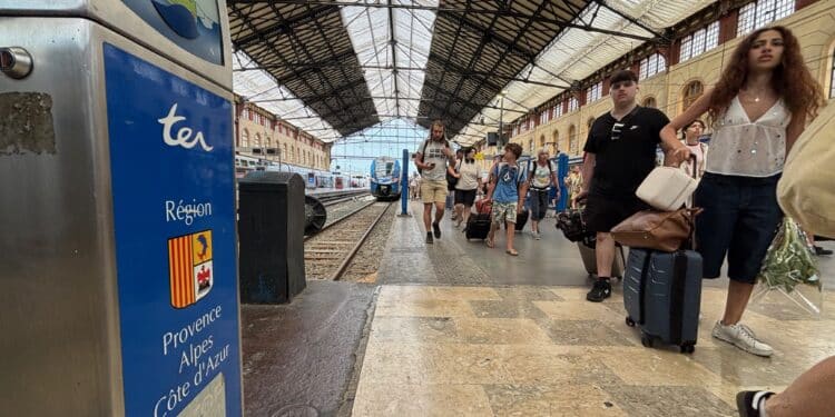 Gare St Charles train TER Zou