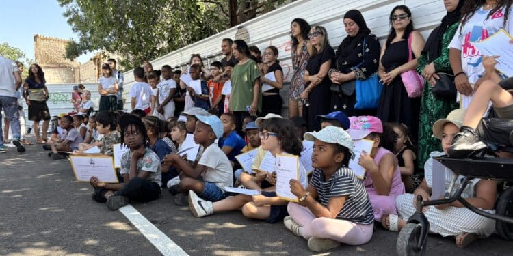 Remise des diplômes du Savoir rouler à vélo aux enfants du 15e arrondissement le 30 juin sur l'aménagement cyclable des Crottes (Crédit Gomet')