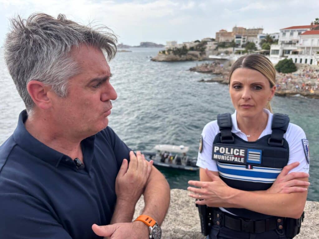 Pierre-Marie Ganozzi et Céline Lefléfian sur la Corniche lundi 13 juillet 2026, au dessus de l'anse de la Fausse-Monnaie (Crédit Gomet')