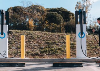 Chargepoly (Aix) lève 23 millions pour la recharge poids-lourds à l’international