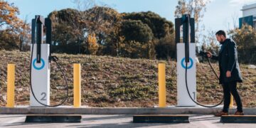 Chargepoly (Aix) lève 23 millions pour la recharge poids-lourds à l’international
