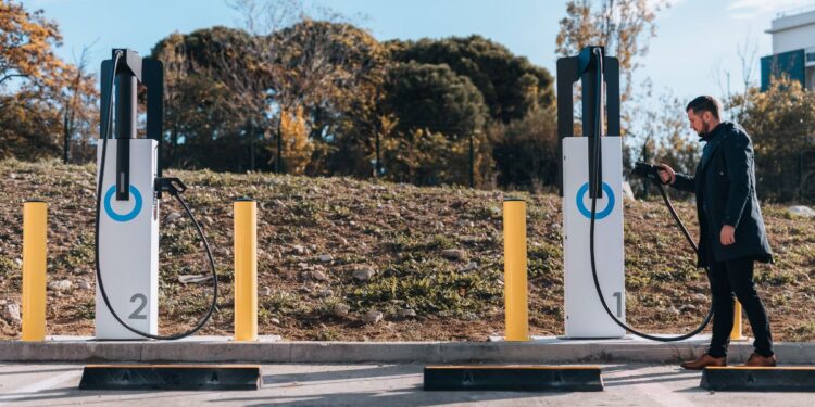 Chargepoly (Aix) lève 23 millions pour la recharge poids-lourds à l’international