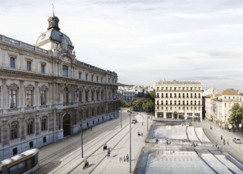 Tramway des Catalans devant la préfecture dans le 6e arrondissement (Crédit Ilex)