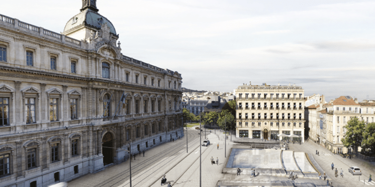 Tramway des Catalans devant la préfecture dans le 6e arrondissement (Crédit Ilex)