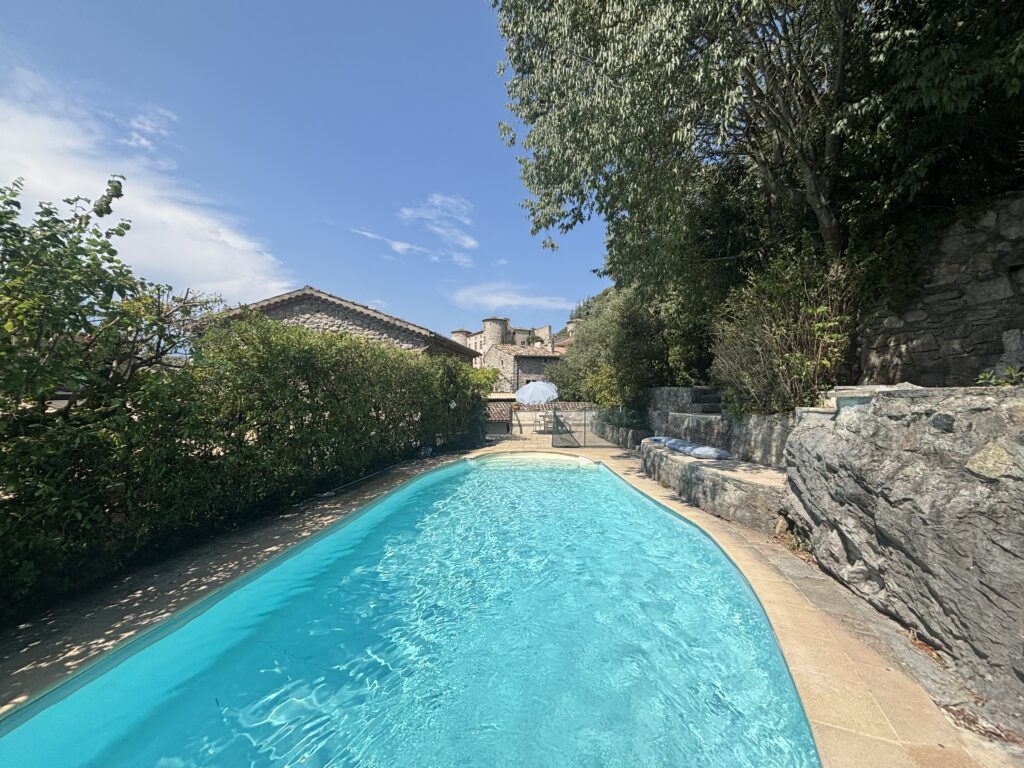 résidence secondaire Ardèche piscine immobilier