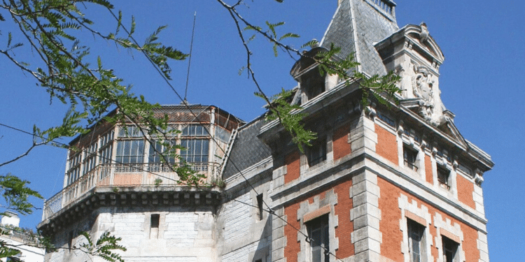 Le Pavillon de Partage des Eaux, situé dans le quartier des Chutes Lavie à Marseille