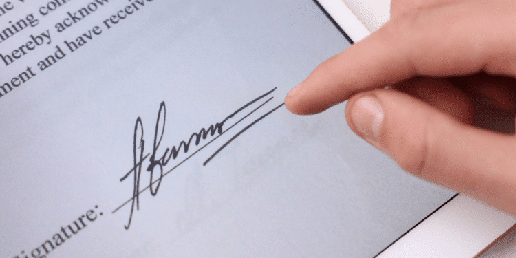 Signer ses contrats clients en ligne : le guide de la signature électronique pour les PME