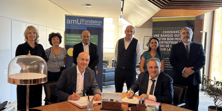 Signature de la convention entre le CIC et la Fondation AMU (Crédit DR)