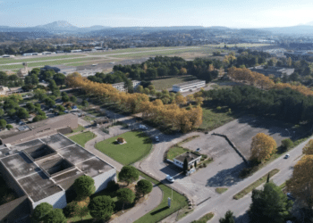 L'aérodrome d'Aix les Milles et l'ancienne base aérienne 114 (au premier plan). Crédit : ANCT/DR