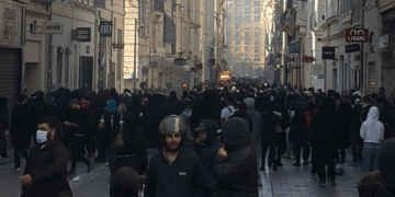 Les pilleurs rue St Ferréol (Crédit DR)