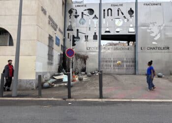De nombreux abords de lycées marseillais ont été dégradés jeudi 1er octobre (Crédit Gomet')