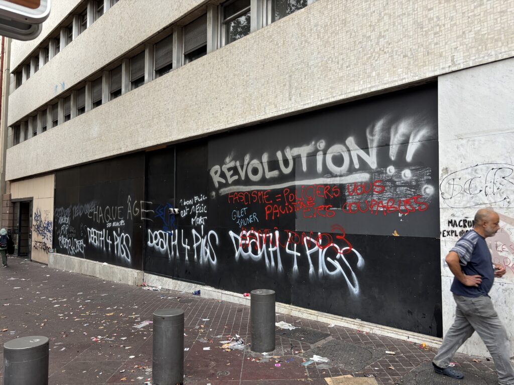 Après les pillages, Marseille instaure un couvre-feu nocturne ciblé jusqu’à vendredi