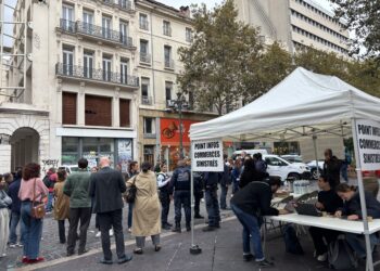 La Canebière : un point de collecte des informations des commerçants vandalisés (Crédit Gomet')