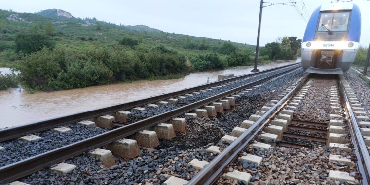 La voie ferrée endommagée à hauteur de St Chamas (Crédit SNCF Réseaux)